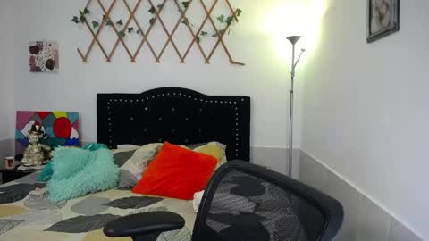 Snapshot of naughtygirl_mmm chatting on 04.23.26 Valeria online show from 04.23.26