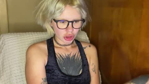 NaughtyLayla666 online show from 06.12.26