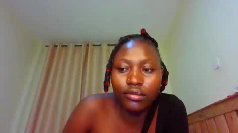 naughtyqueen12 online show from 10.28.25