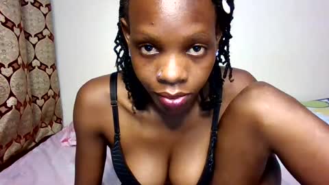 Snapshot of naughtysweetqueen chatting on 06.14.26 queen online show from 06.14.26