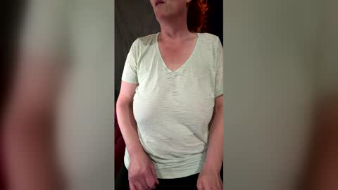 Snapshot of naughtywifenxtdoor chatting on 05.11.26 Naughty Wife Next Dor online show from 05.11.26