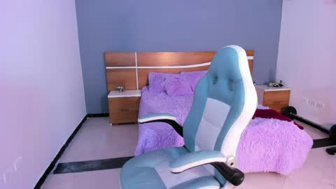Snapshot of naugthy_brunette_ chatting on 04.23.26 naugthy_brunette_ online show from 04.23.26