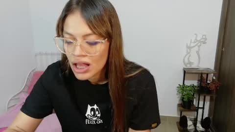 Snapshot of naugthy_muse chatting on 06.07.26 sabrina online show from 06.07.26