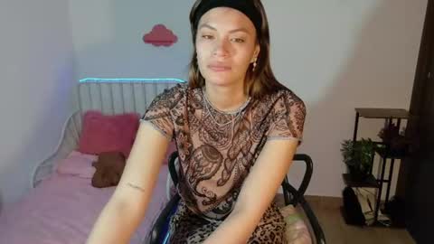 Snapshot of naugthy_muse chatting on 06.15.26 sabrina online show from 06.15.26