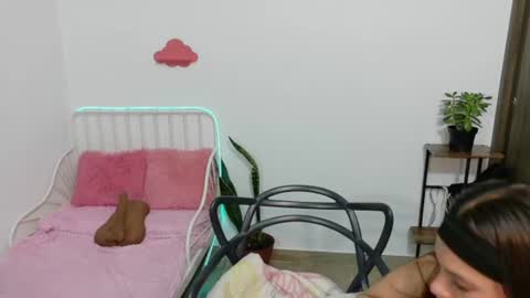 Snapshot of naugthy_muse chatting on 06.19.26 sabrina online show from 06.19.26