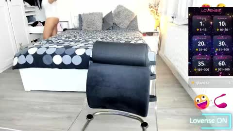 KimBeee online show from 02.18.25