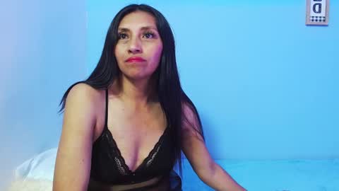 Snapshot of naya_10 chatting on 10.06.25 naya_10 online show from 10.06.25