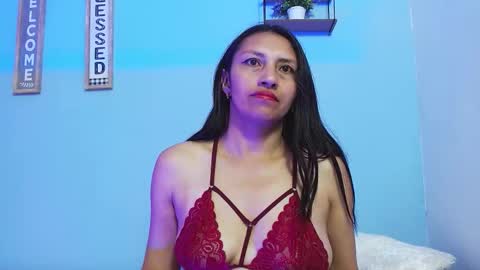 Snapshot of naya_10 chatting on 10.15.25 naya_10 online show from 10.15.25