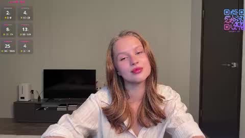 Snapshot of naya_cat chatting on 06.30.26 Mia online show from 06.30.26