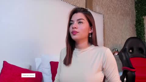 Mia  online show from 09.30.25