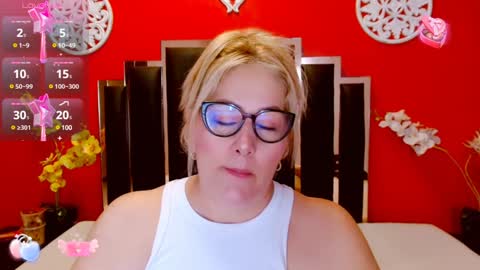 Lady Nayla online show from 02.04.25