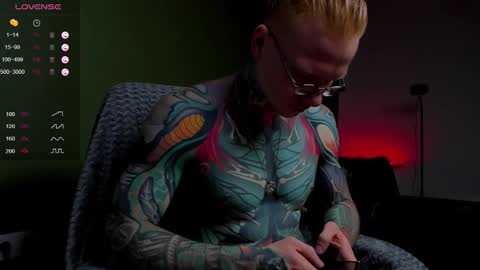 Snapshot of nebessniy chatting on 10.29.25 nebessniy online show from 10.29.25