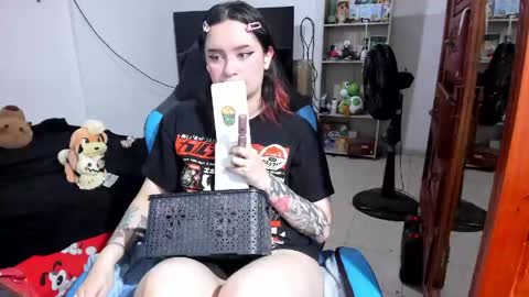 Snapshot of neeko_lol_ chatting on 05.28.26 Geek Nicole im Neeko UwU online show from 05.28.26