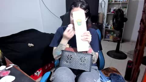 Snapshot of neeko_lol_ chatting on 06.02.26 Geek Nicole im Neeko UwU online show from 06.02.26