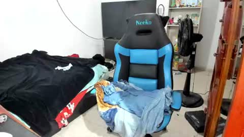 Snapshot of neeko_lol_ chatting on 06.21.26 Geek Nicole im Neeko UwU online show from 06.21.26