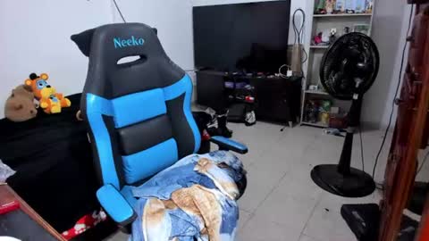 Snapshot of neeko_lol_ chatting on 06.24.26 Geek Nicole im Neeko UwU online show from 06.24.26