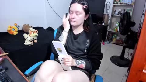 Snapshot of neeko_lol_ chatting on 07.05.26 Geek Nicole im Neeko UwU online show from 07.05.26