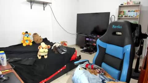 Snapshot of neeko_lol_ chatting on 07.08.26 Geek Nicole im Neeko UwU online show from 07.08.26