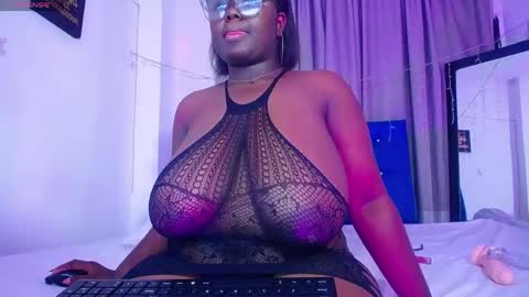 Snapshot of neighbor_ebony chatting on 04.21.26 CHIKY online show from 04.21.26