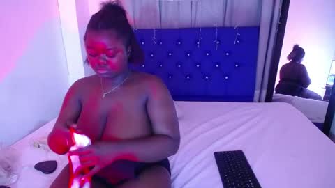 Snapshot of neighbor_ebony chatting on 04.28.26 CHIKY online show from 04.28.26
