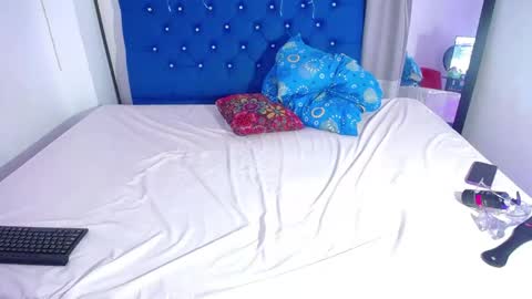 Snapshot of neighbor_ebony chatting on 05.16.26 CHIKY online show from 05.16.26