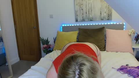 Snapshot of neighbournicole chatting on 07.05.26 Birthday online show from 07.05.26