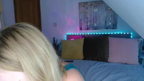 Snapshot of neighbournicole chatting on 08.02.26 Birthday online show from 08.02.26