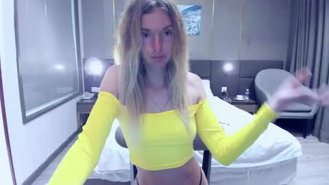 Snapshot of neighbours_love chatting on 12.25.24 neighbours_love online show from 12.25.24