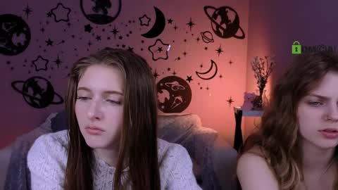 Snapshot of nekky_mouse chatting on 04.18.26 Meow online show from 04.18.26