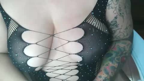 Snapshot of nekokittenz chatting on 09.25.25 NekoKittenz online show from 09.25.25