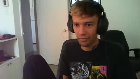 Snapshot of nekotano chatting on 09.18.25 Buck online show from 09.18.25