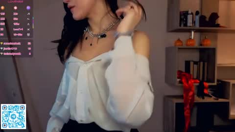 Snapshot of neldaestey chatting on 04.18.26 Vicky and Beatrice online show from 04.18.26