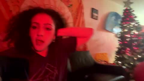 Snapshot of nellbee chatting on 12.03.25 Nell xo online show from 12.03.25