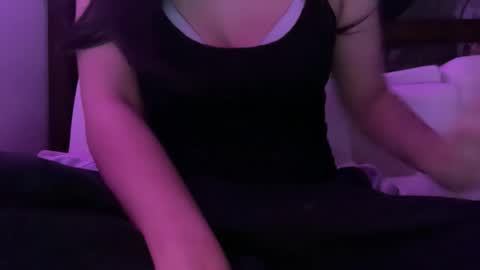 Snapshot of neomii44 chatting on 02.16.26 neomi online show from 02.16.26