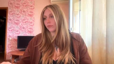Snapshot of neomimaddern chatting on 04.19.26 neomimaddern online show from 04.19.26