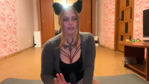 Snapshot of neomimaddern chatting on 04.23.26 neomimaddern online show from 04.23.26