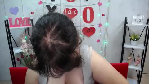 Snapshot of neonilalisova chatting on 10.13.25 NeonilaLisova online show from 10.13.25
