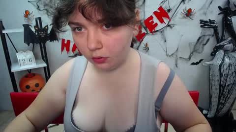 Snapshot of neonilalisova chatting on 10.26.25 NeonilaLisova online show from 10.26.25