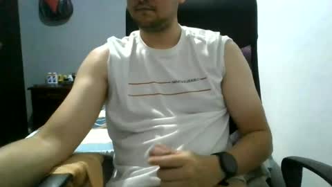 Snapshot of nerdxxx94 chatting on 06.12.26 MrBull online show from 06.12.26