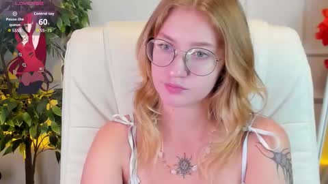 Snapshot of nerissa_xo chatting on 09.25.25 Nerissa online show from 09.25.25