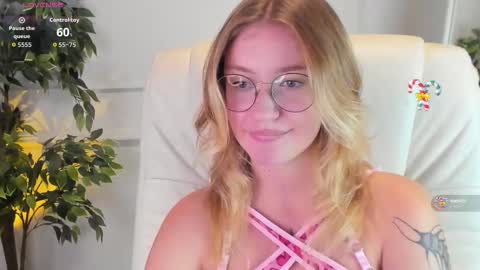 Snapshot of nerissa_xo chatting on 10.02.25 Nerissa online show from 10.02.25