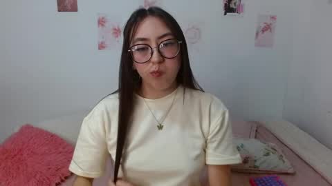 Snapshot of nessaa_ chatting on 07.27.26 Nessa online show from 07.27.26