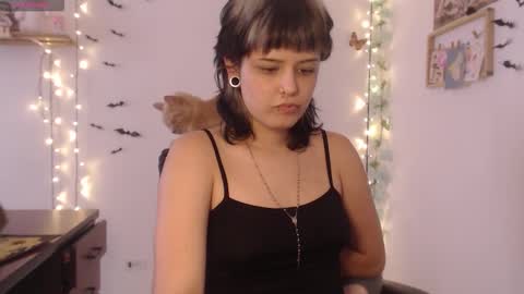 Snapshot of neurotic_witch chatting on 10.16.25 Mar online show from 10.16.25