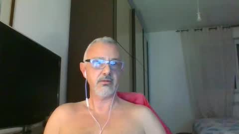 Snapshot of nevenerabis chatting on 01.08.25 nevenerabis online show from 01.08.25