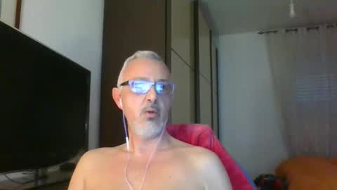 Snapshot of nevenerabis chatting on 03.10.25 nevenerabis online show from 03.10.25