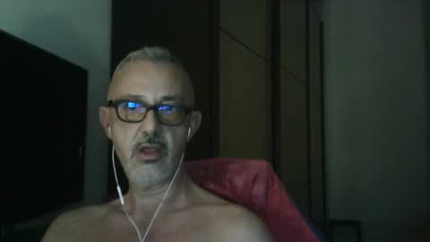 Snapshot of nevenerabis chatting on 10.10.25 nevenerabis online show from 10.10.25