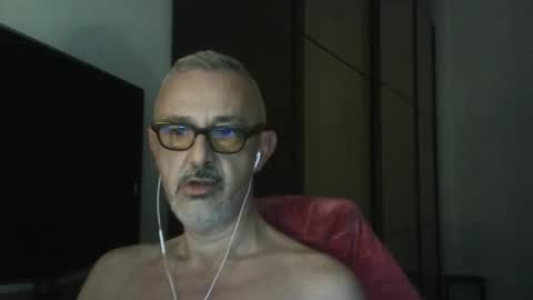 Snapshot of nevenerabis chatting on 10.14.25 nevenerabis online show from 10.14.25