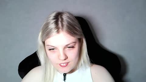 Snapshot of never_enoughh chatting on 06.12.26 never_enoughh online show from 06.12.26