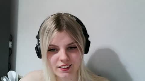 Snapshot of never_enoughh chatting on 06.25.26 never_enoughh online show from 06.25.26