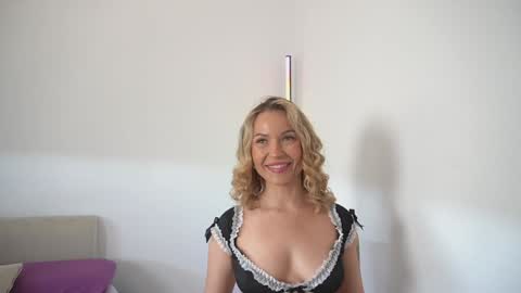 Snapshot of new_dee chatting on 02.11.26 new dee online show from 02.11.26